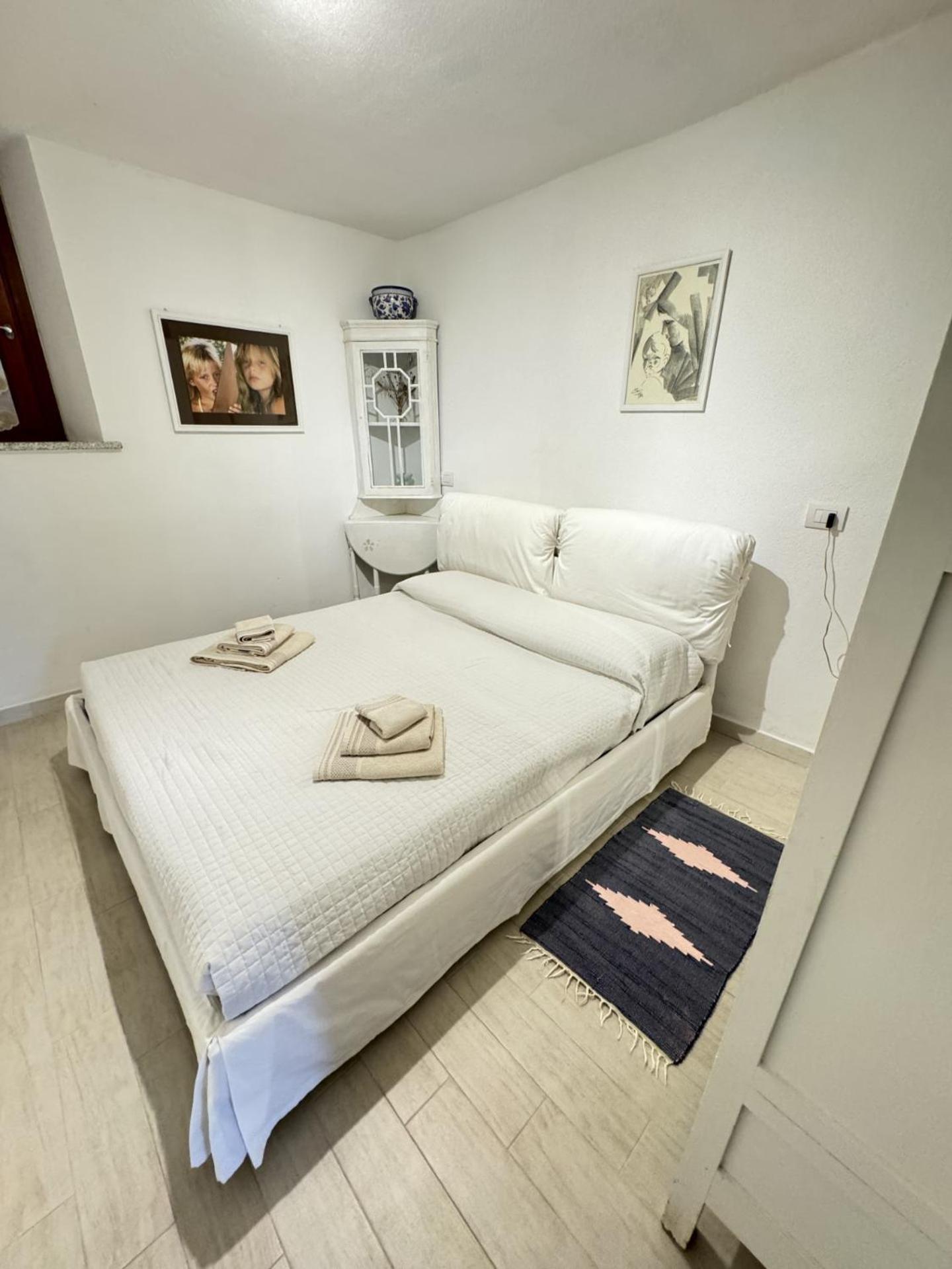 Blue Portrait House Apartment